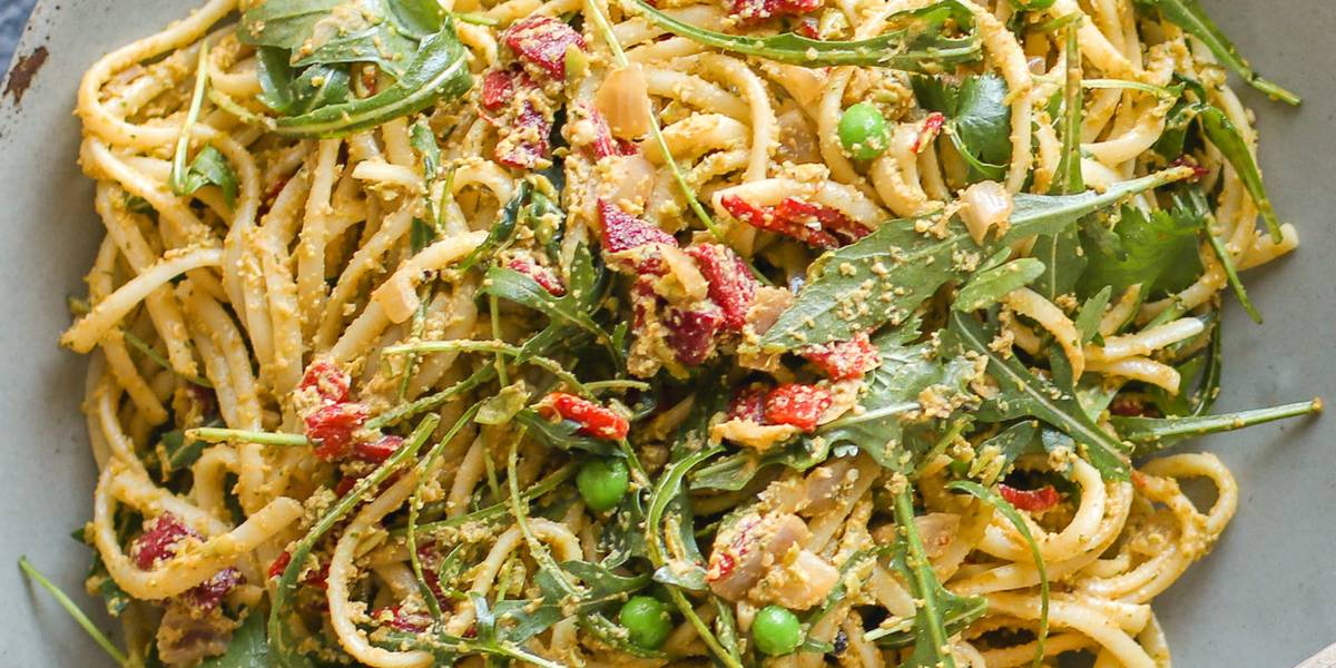 Schnelle Erbsen-Basilikum-Pesto-Pasta.